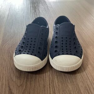 Native Shoes Navy Size 6